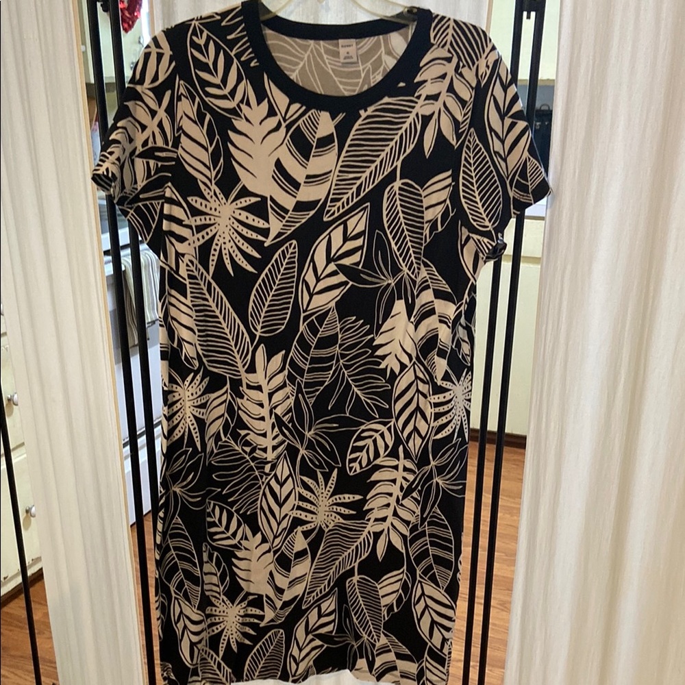 Old Navy Black and Cream Leaf-Print Midi Dress with Short Sleeves